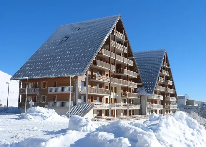 Super-Besse Charmant T2 Avec Piscine Chauffee & Parking Couvert