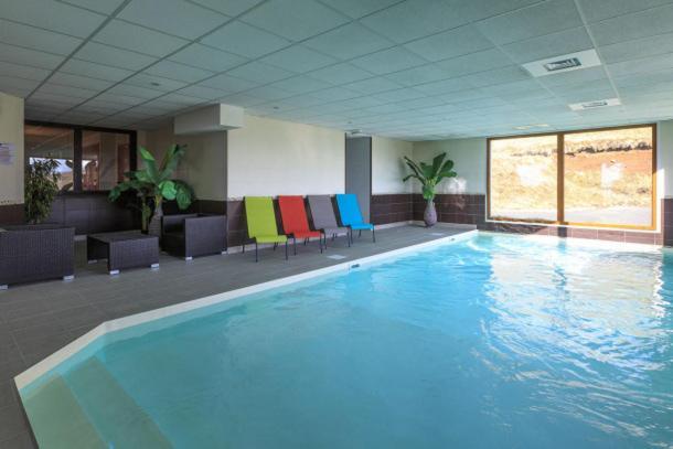 Super-besse T2 Avec Piscine Chauffee & Parking Couvert Apartment Besse-et-Saint-Anastaise